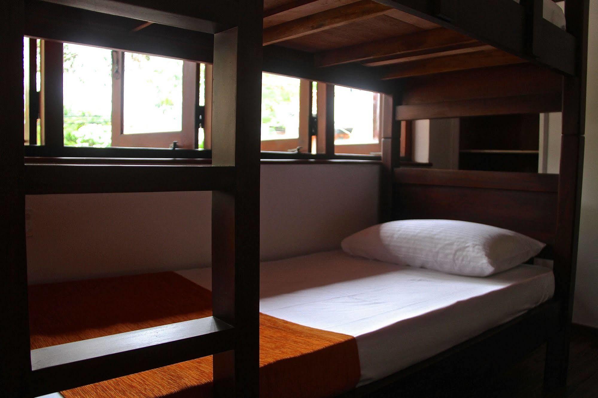 Nivasa Hotel Коломбо Екстериор снимка